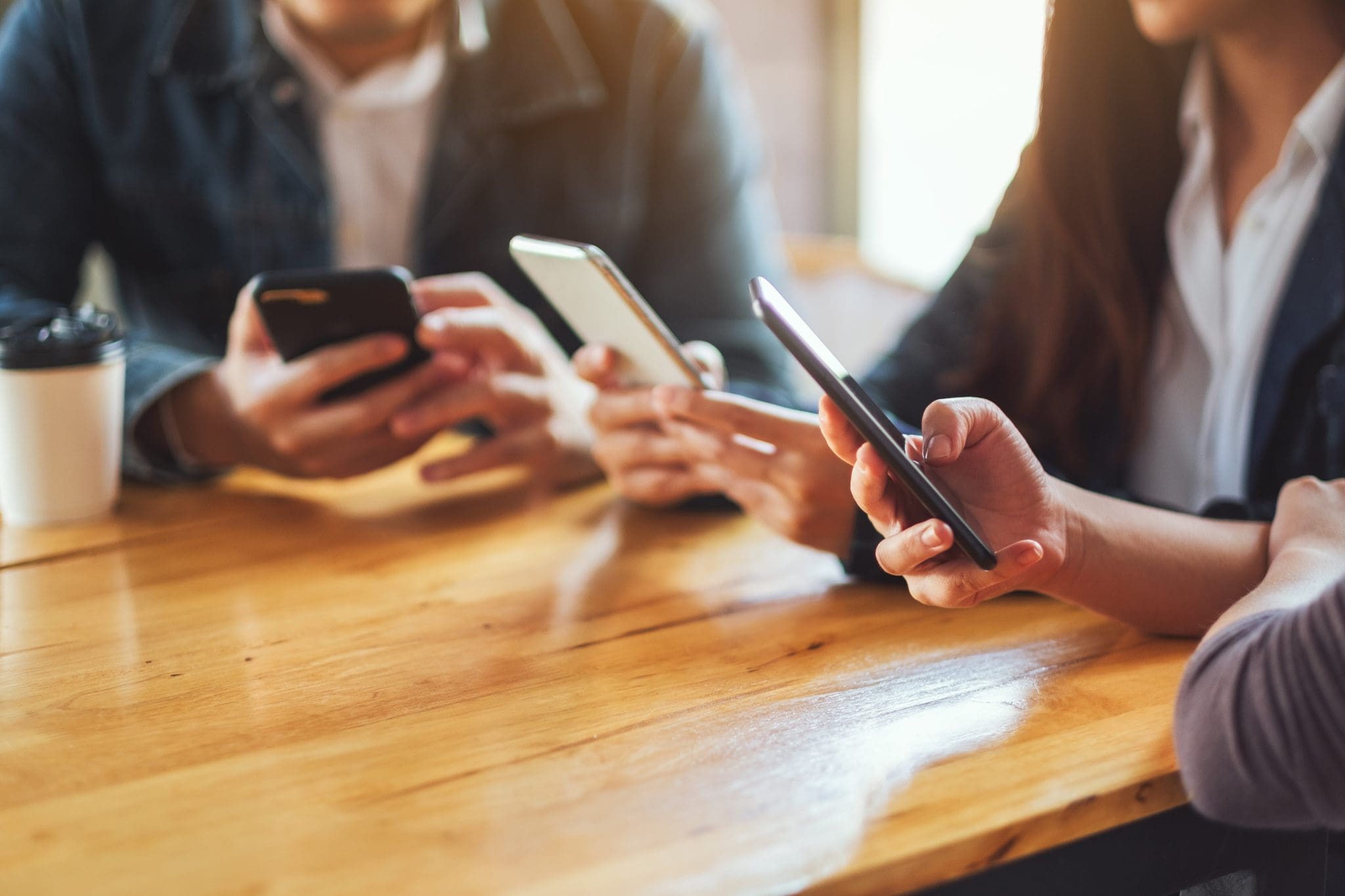 Group of people using and looking at mobile phone while sitting que son pagos breb | Pagui